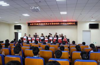  捐資助學(xué) 讓寒門(mén)學(xué)子過(guò)一個(gè)暖冬